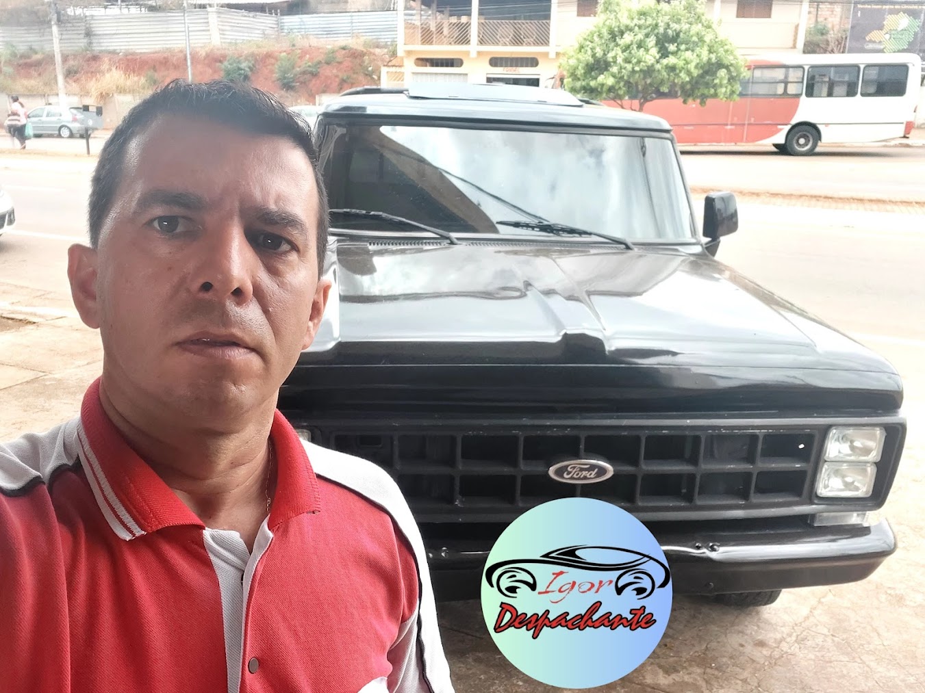 Igor Mota com veículo de coleção